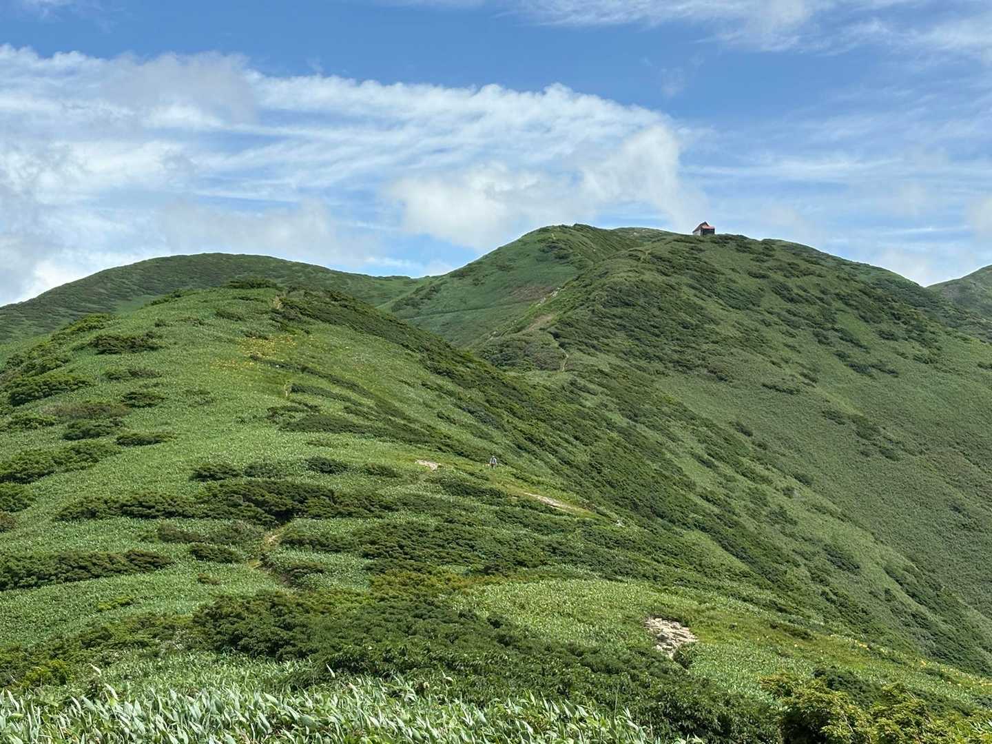 下山はあっという間に遠くなる小屋。