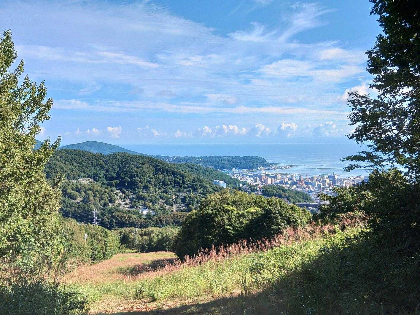 天狗山スキー場から登ります
まだ気温はさほどではないけど、いつも通りに汗だく～