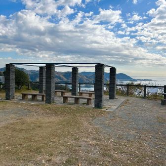 目の前に海が広がる素敵な休憩スポットもあります。