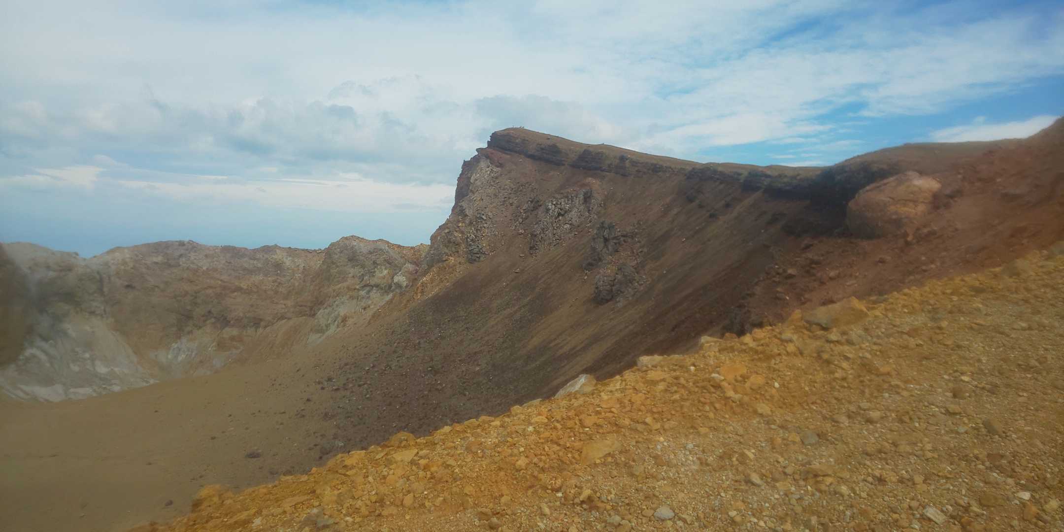 雌阿寒岳山頂近くなってきた