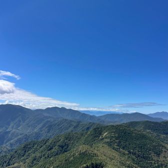 金峰山の五丈岩がここからでも見えます。