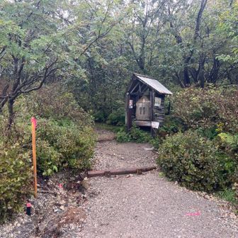 下山でスライド1人と1組  平日の雨だしね！
樽前山でこんなに人と会わないの初めてでした😅
おわり♪

さて、時間も早いし室蘭に寄って取り残しの低山ピークハントでもするか😁