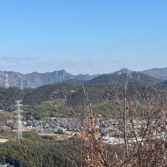 北東に『高御位山』あたりは播磨アルプス。
