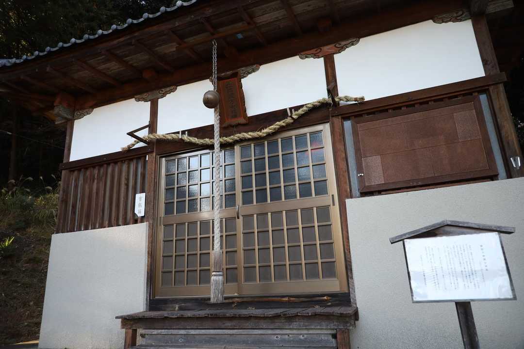 諏方神社（膝屈諏訪神社）の本殿