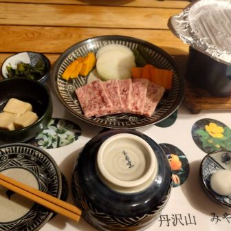 夕飯の焼肉。熱々のおかずは最高でした。