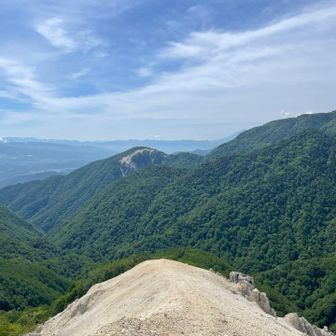 でしたー😆
左右切れ落ちてます
正面は日向山ビーチ⛱️です

ところで、水晶ナギのナギとは？🤔