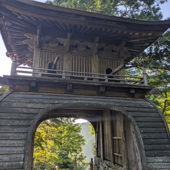 如意輪寺の山門
よく見ると、金を突く棒が・・・