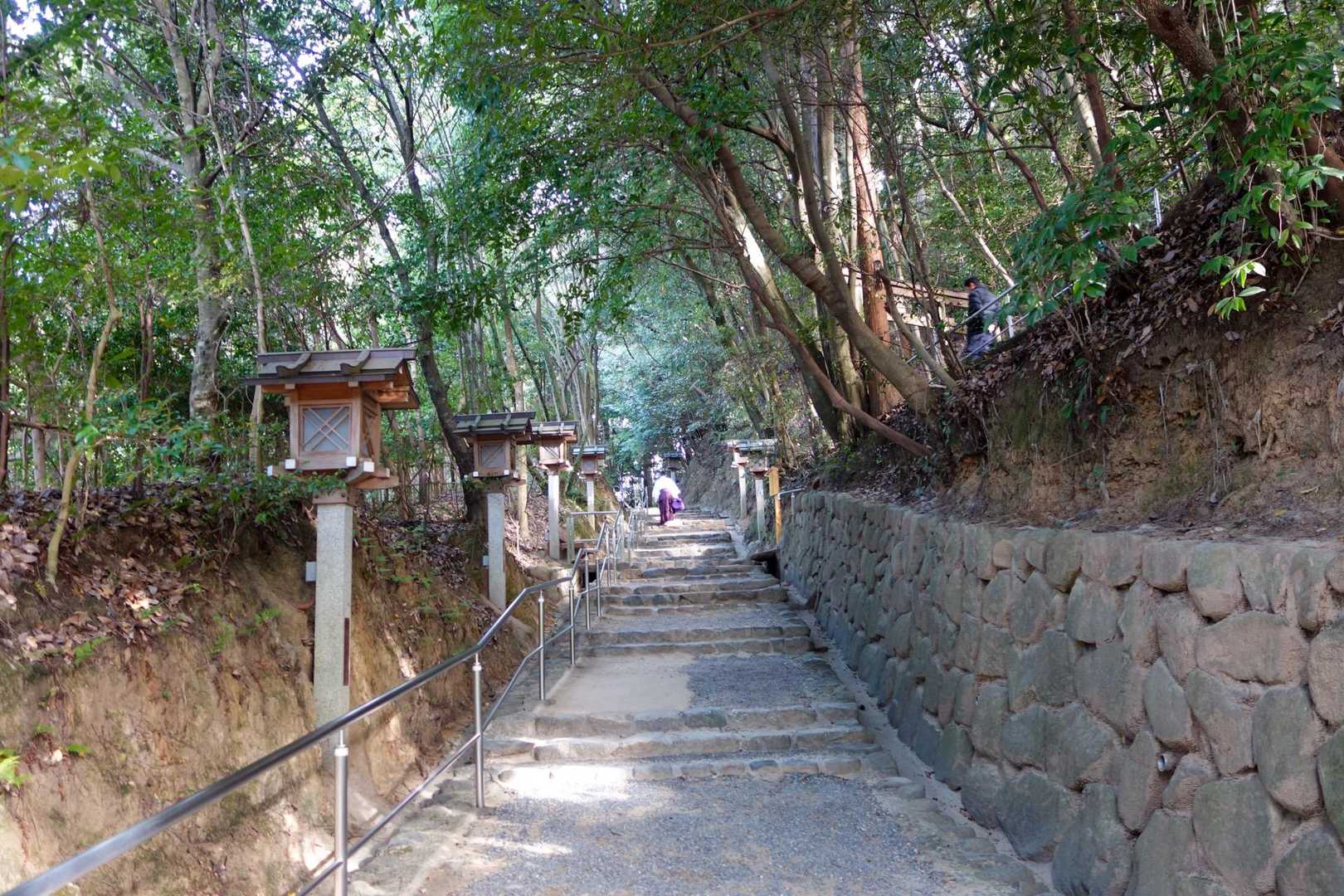 飲食・撮影禁止。大神神社御神体の神聖な三輪山への写真