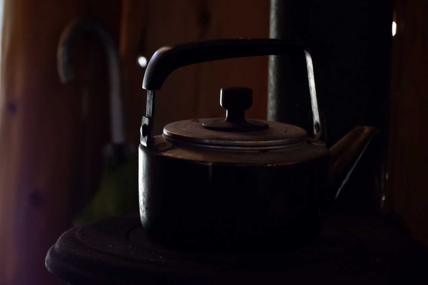 急登を登りきり一息を付くと薪ストーブを使ってもいないのに汗だくになりました。