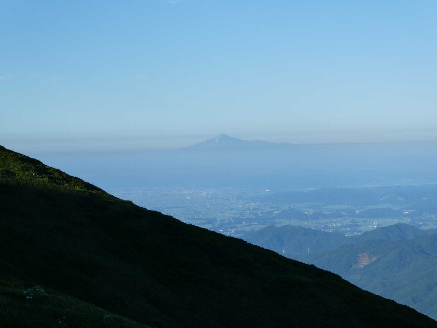 おおっ。鳥海山。