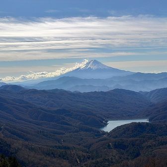 登山道を振り返ると富士山