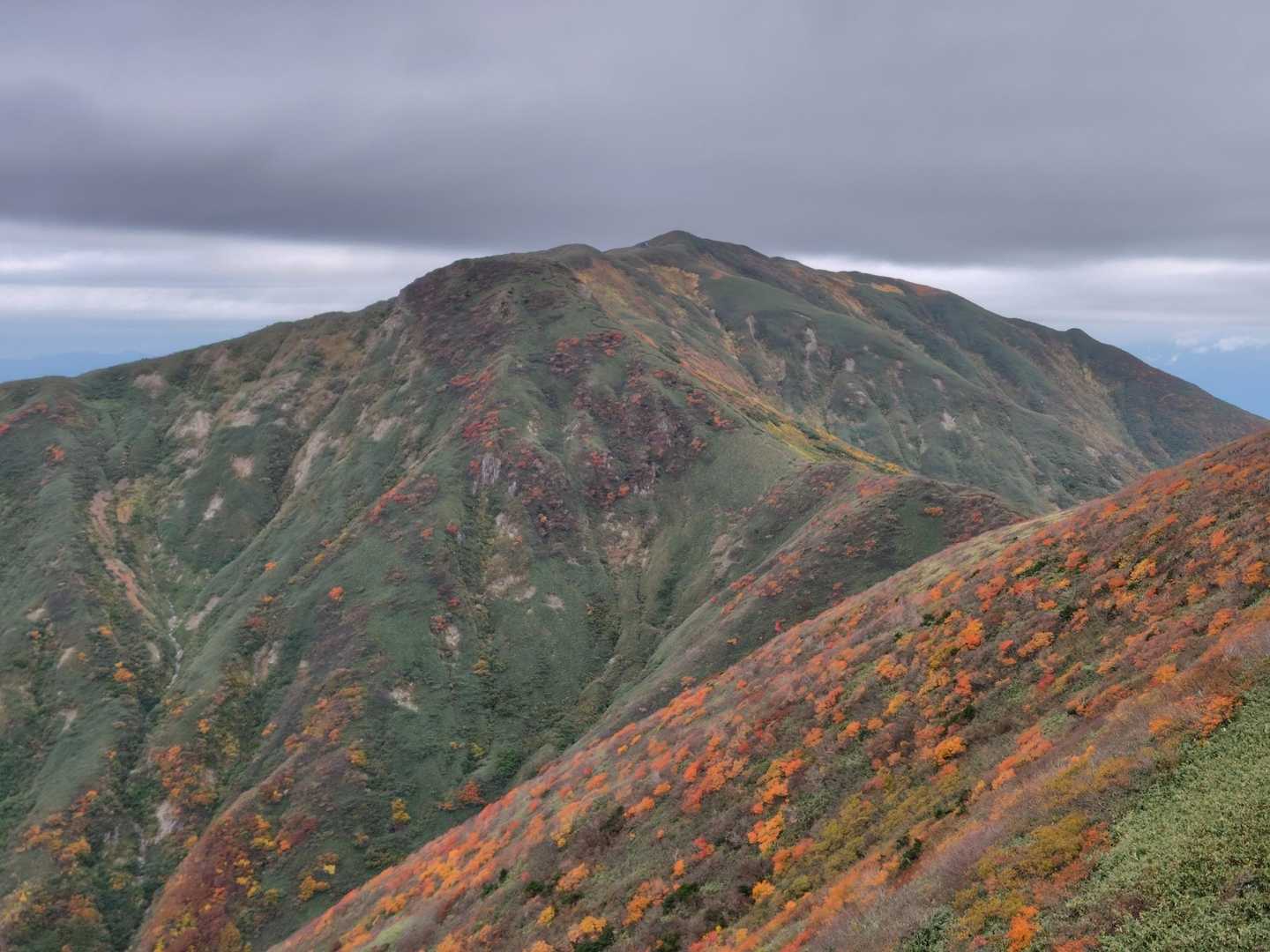 西ノ峰から見た杁差岳方面