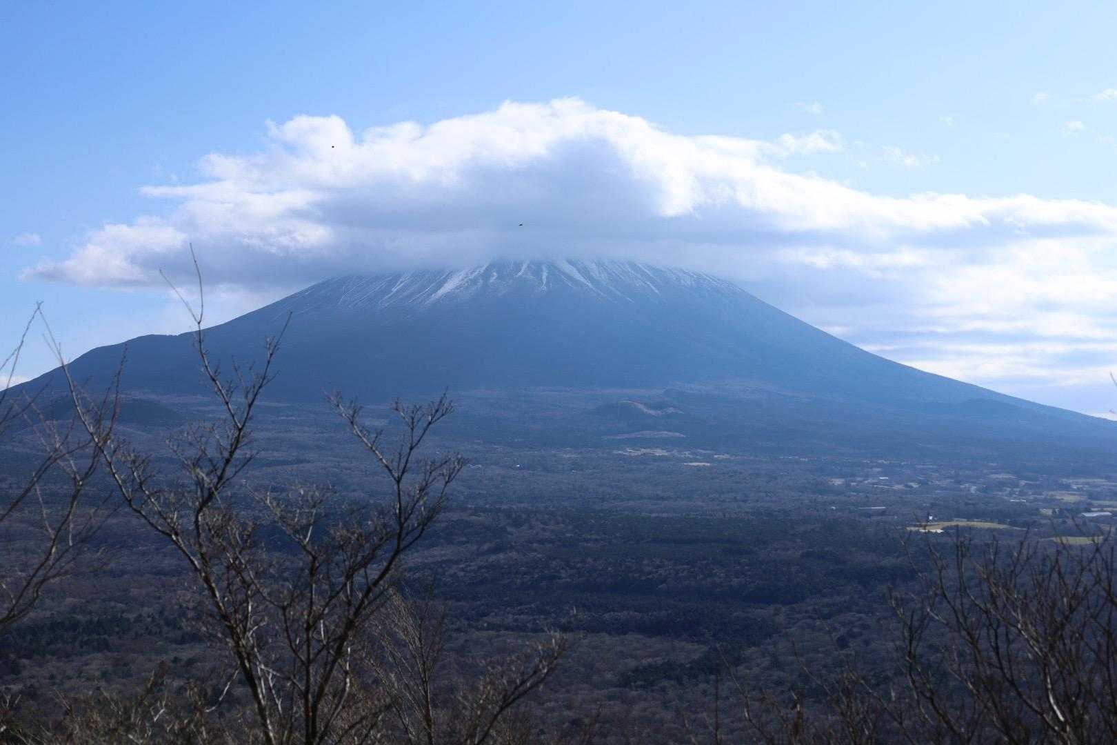 左手に富士山を眺めながらの登山👍
雲が掛かってきちゃった😅