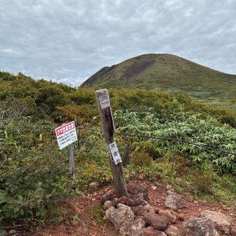 ここは片倉岳
男女岳が見えます