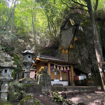迫力の大岩
