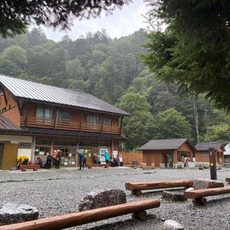 急に雨が降ってきた