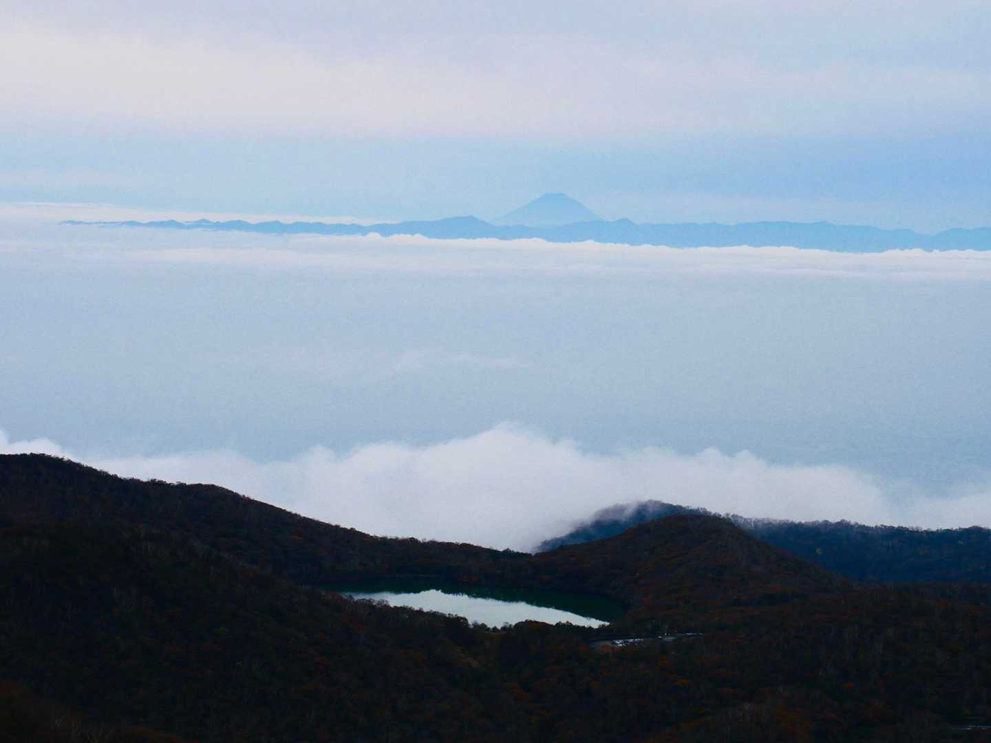 富士山を見ながら下山します。