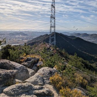 この辺の鉄塔辺りになると、すれ違う人多くなる🚶