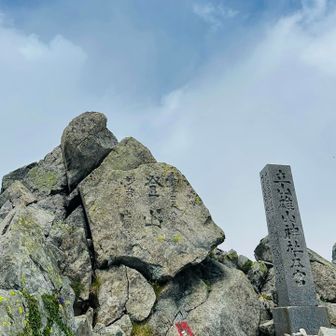 雄山登頂　ありがたいことに　少し青空も
