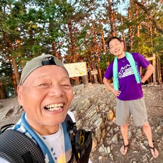 吾妻山⛰️へ戻って来ました♪♪ 定刻通りtaちゃん登ってきたー🤗おはよう〜〜