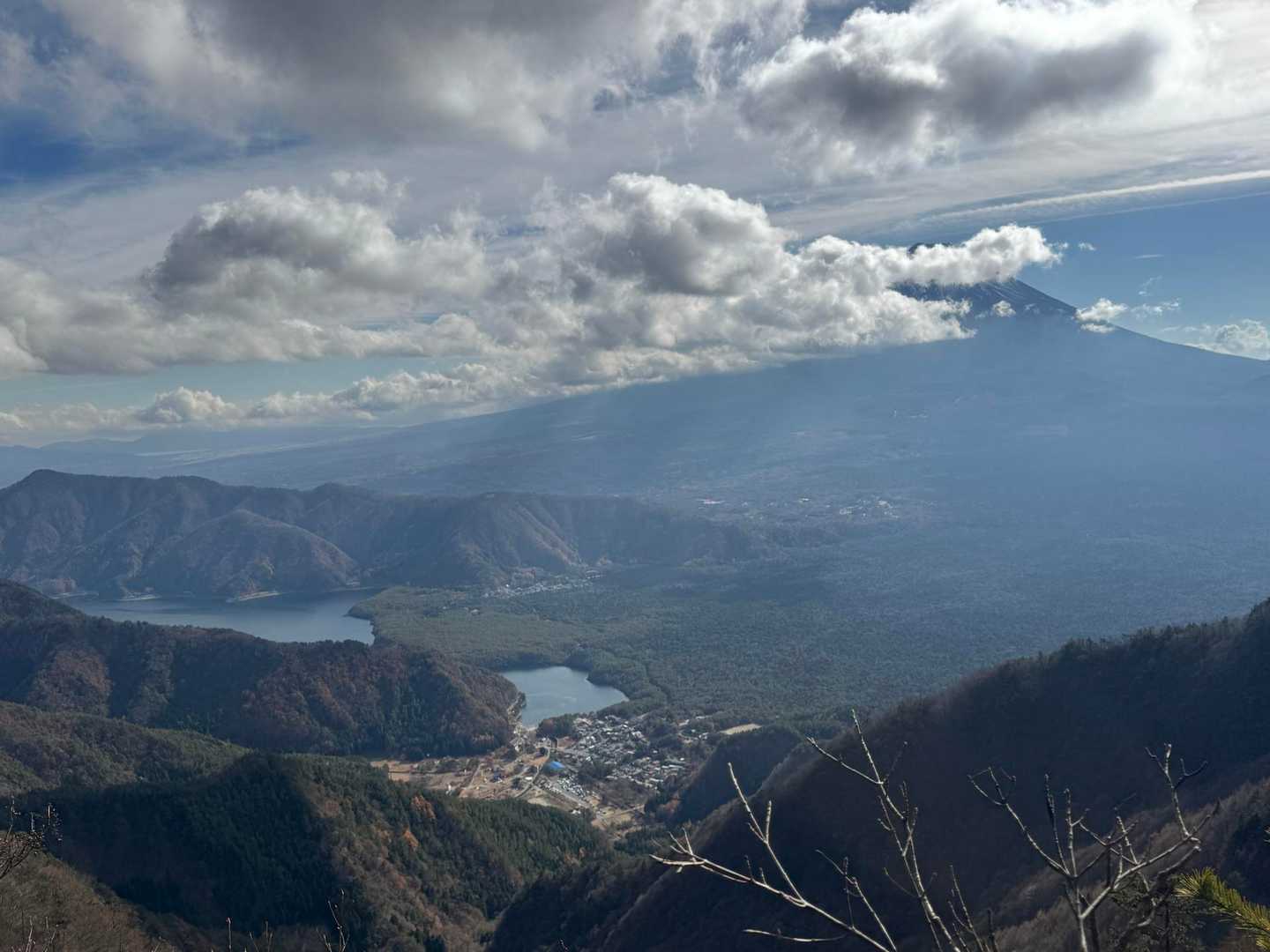 西湖と富士山見えるとこ！と思ったら…
雲で富士山🗻隠れちゃった🥲