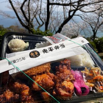 塩屋駅の鬼平コロッケで弁当を購入して行きました。