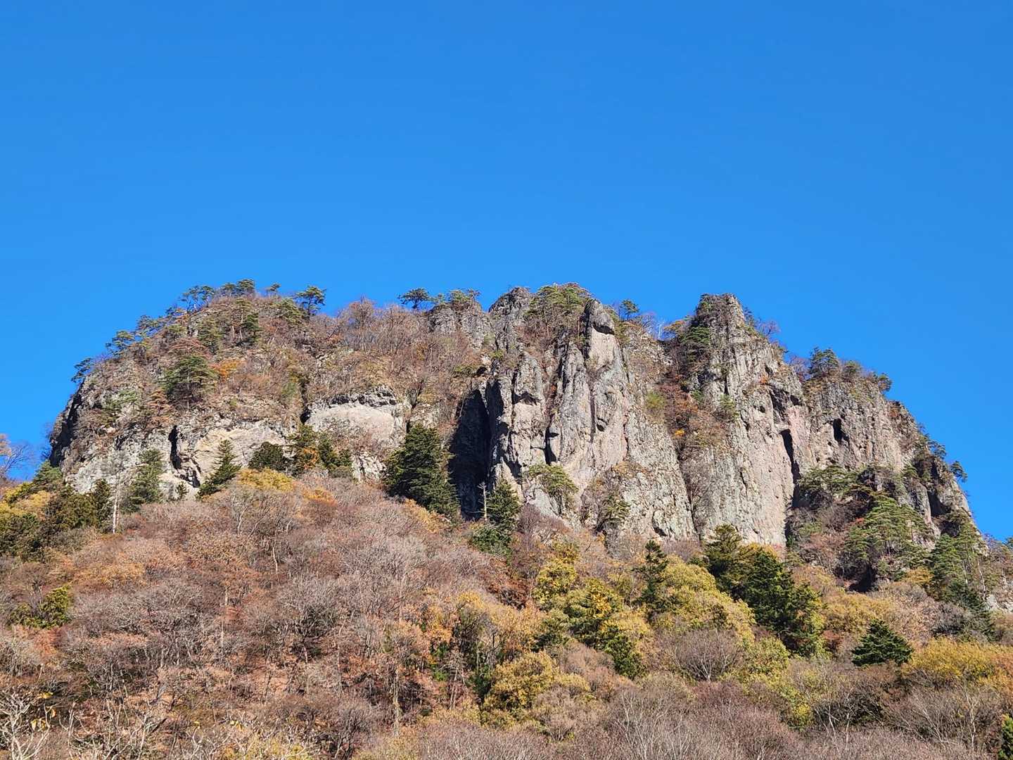 岩櫃山振り返る、
無事に下山しました😅