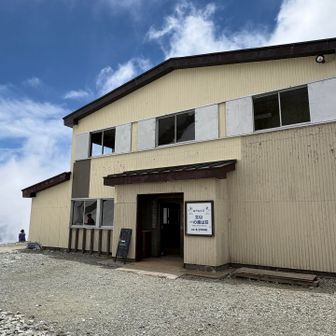 やっとの思いで一の越山荘に到着。
登りもほぼフラットだったのに過去一の疲れ😓