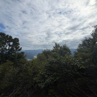 遠くの視界は限定的ですが、