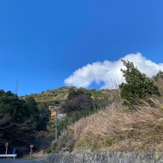 いつも思うんだけど、「茶」文字をバシッと撮りたいんだけど、行く時は帰りでいいやって思ってて、帰りはもう面倒になってしまって、ちゃんと撮れたことないんだよねぇ🤣🤣
というわけで、また中途半端な「茶」文字でかきおたちの山行はターンエンド🔚

ここまでお読みいただきありがとうございました🙏
かきおの年内の山行はこれで最後だと思います🤩

今年もありがとうございました🙇
また来年も宜しくお願いします〜👋👋
では、よいお年を🎍