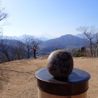 この石、あちこちある