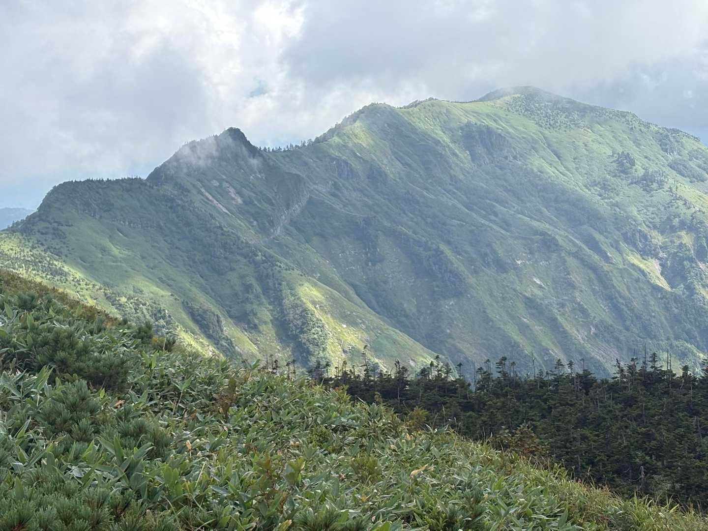 烏帽子岳への稜線