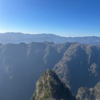 大蛇嵓の先端部👍
大峰山系も見えて絶景です✨
下から山々が湧いてくるような感覚❗️