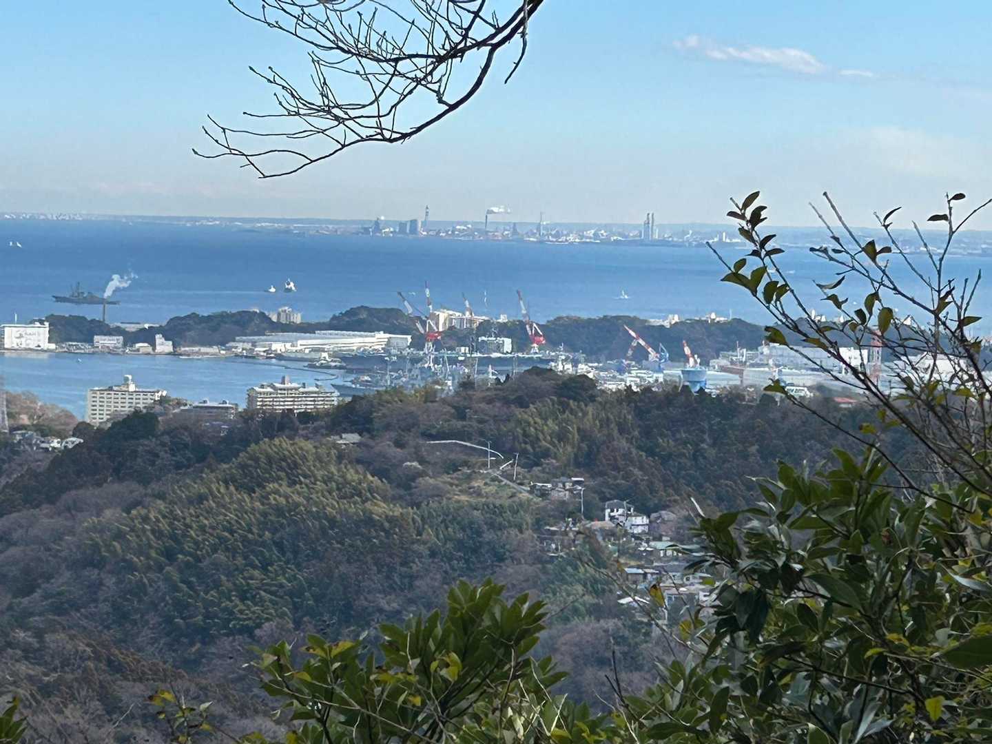 こちらはまだ東京湾
遠くに房総の街ですかね