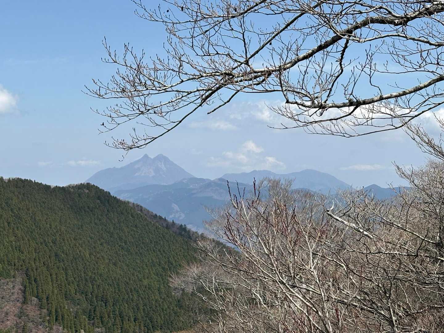 由布岳、鶴見岳がいつもくじゅうから見てるよりも大きく見えます