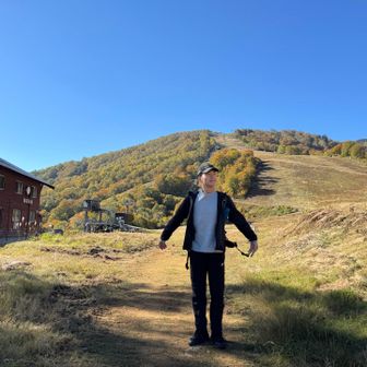 和田小屋　いつも滑っているゲレンデを横目に、ここから山に入っていきます
