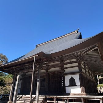 下山は城址やお寺を通過し