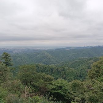 2号路から1号路の横断箇所。時間が経つにつれて、南東側はガスがどんどん晴れていく。