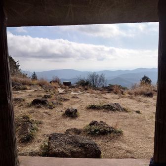 ところどころに東屋ありますー
振り返ると霞ヶ浦方面の景色
