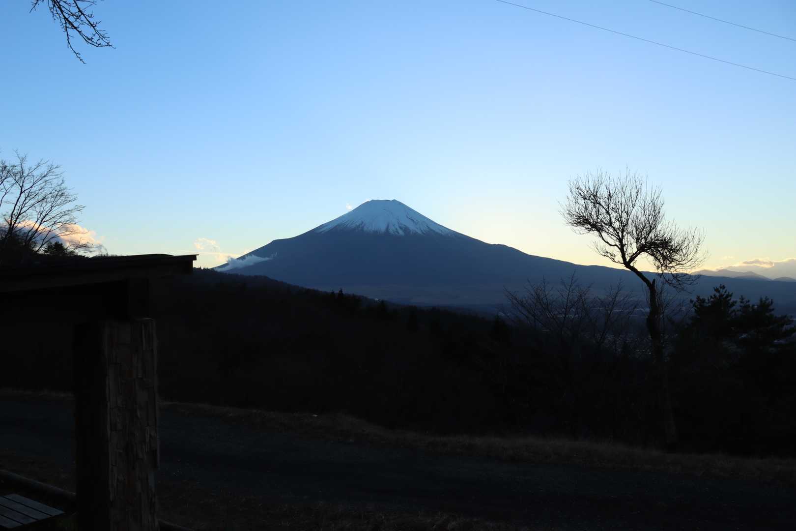 二十曲峠に下りてきました。
雲一つない綺麗な富士山です…

すべてに感謝
楽しい一日でした