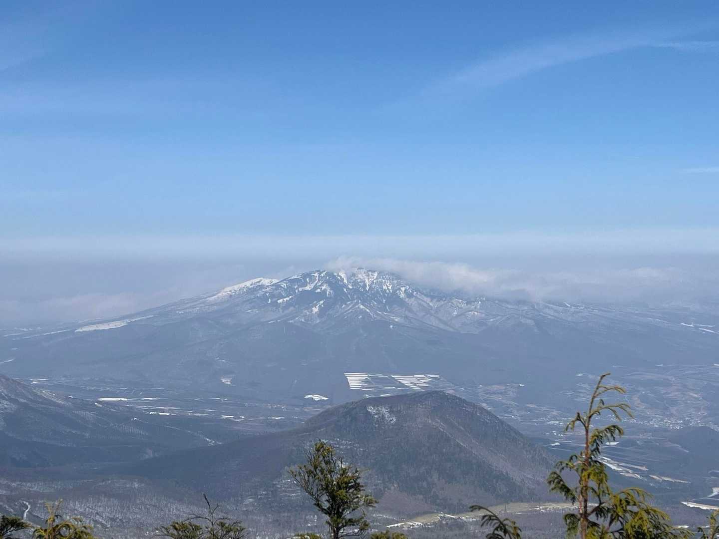 北側眺望・妙高山とアプリが言う