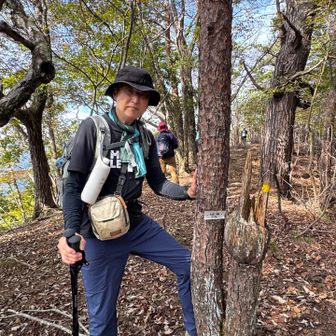続いて大岩ノ頭
標高は753m
木々の間からかろうじて富士山は見えますが、それほど眺望はありません
