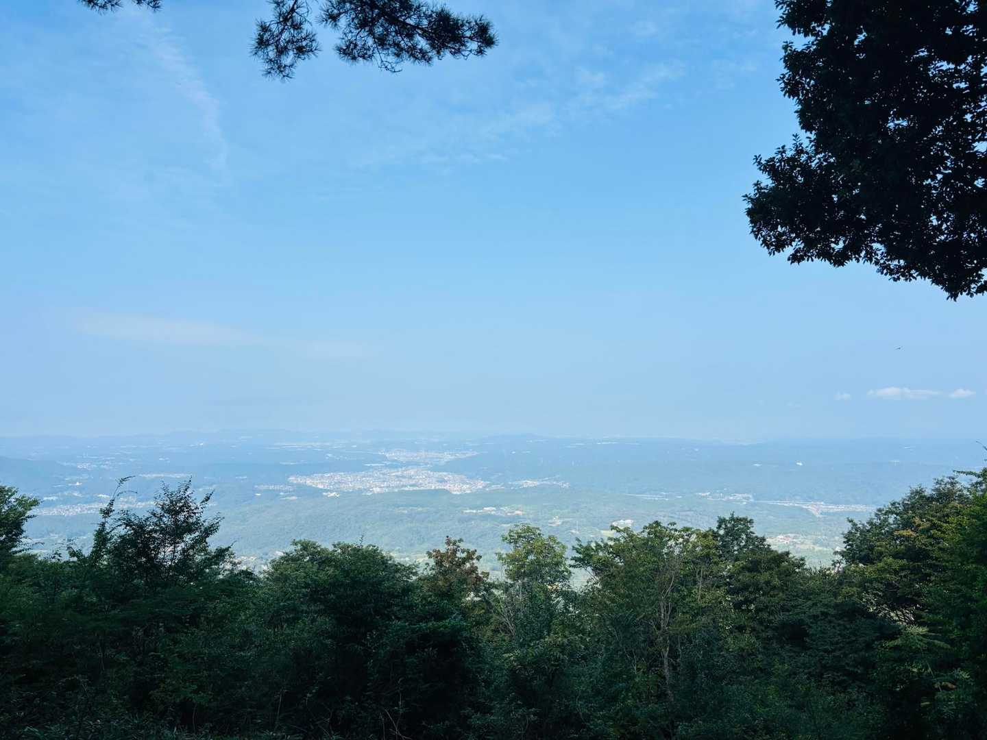 霞んでるなぁ〜

心地よい風が吹き出したね