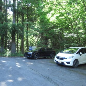
石ポッケ登山口駐車場🚗🚙

スバルXVの先行者さんは石ポッケルートへ
