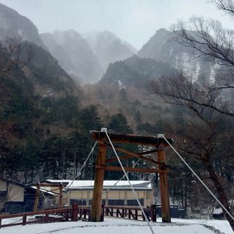 河童橋の裏の⛰️は水墨画みたい