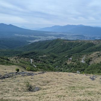 茅野市の向こうに南アルプスと富士山