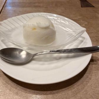 最後に林檎のシャーベット🍨✨

ワインもいっぱい飲んで至福の時間でした🍷✨
とっても美味しかった〜✨
ごちそうさまでした✨
