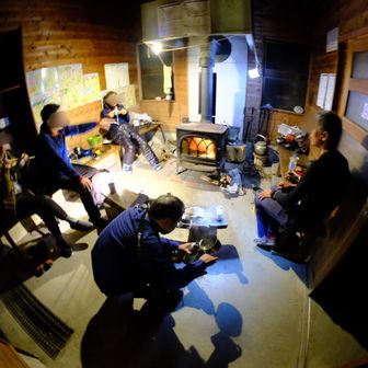 もう🍺しかありません〜満員で小屋前にはテン泊の方々も…でも結構楽しめました〜これはコレ！