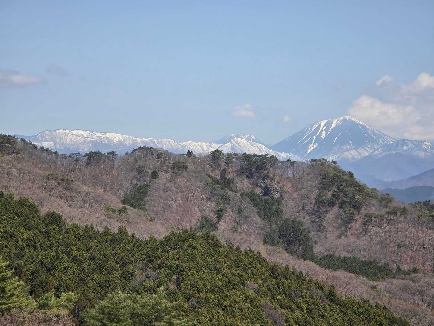 吾妻山-大形山-金沢峠-三峰山-花台沢ノ頭-鳴神山-鍋足沢 縦走コースの写真