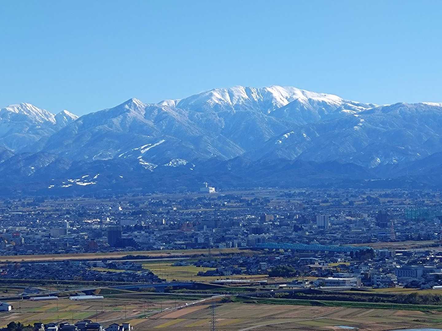 富山の人達はいつもこんな景色が見れていいなぁ🏔️